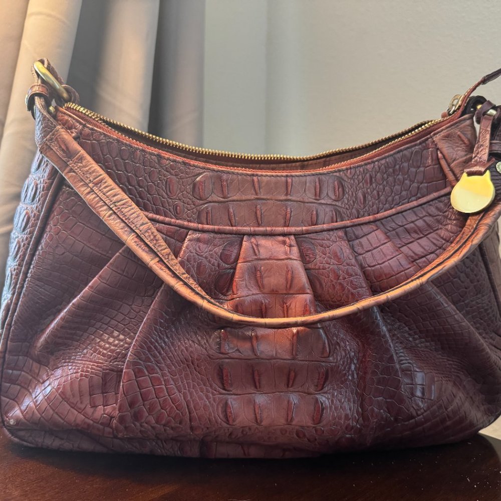 Elegant Crocodile-Embossed Brown Handbag